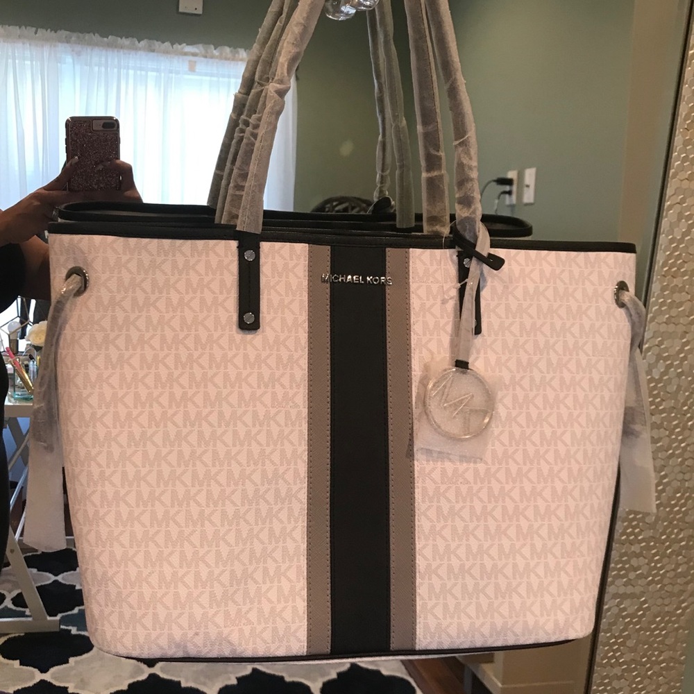 - Michael Kors Lg Drawstring Tote